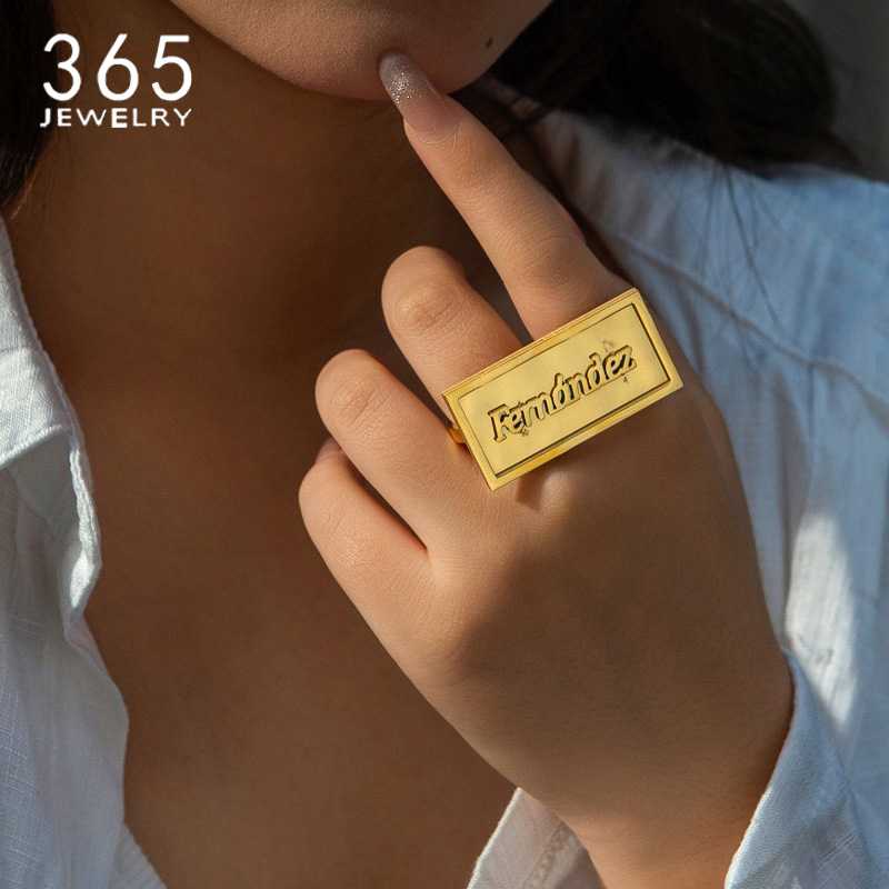男性と女性のためのステンレス鋼のカスタマイズ可能な名前のリン - Initial Ring Custom のレビューと価格